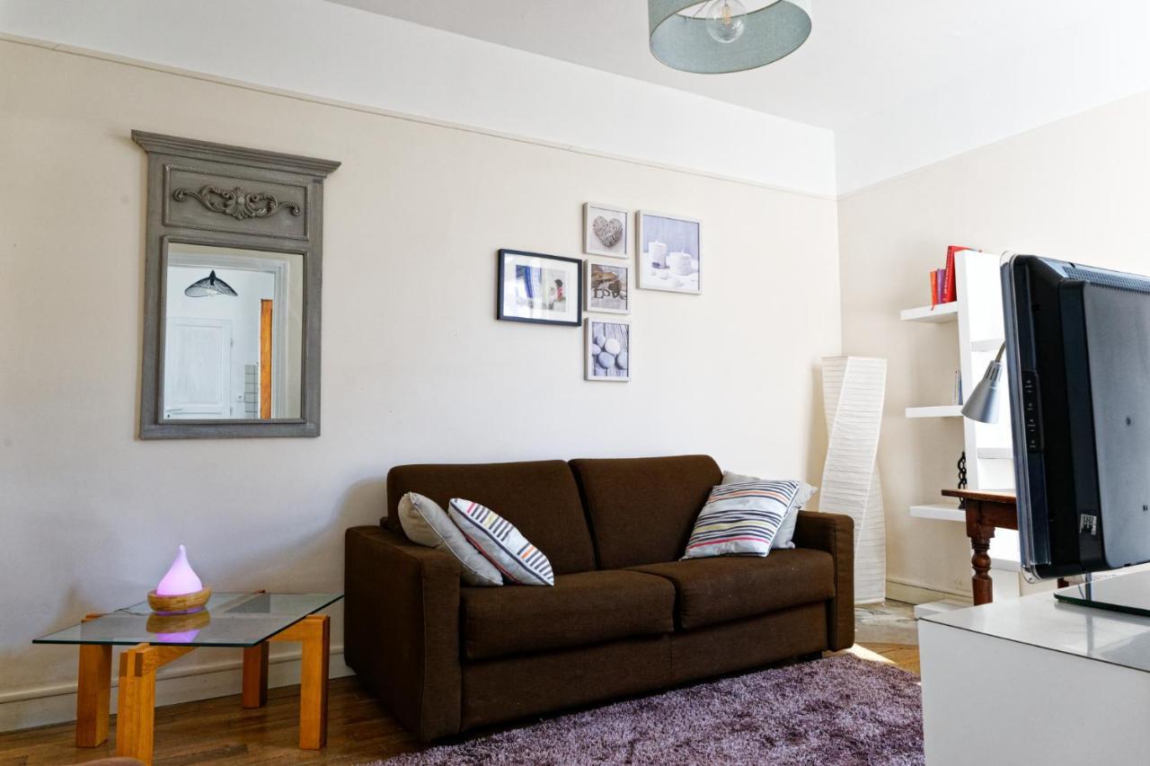 Les Tournelles Apartment กูร์เบอวัวร์ ภายนอก รูปภาพ